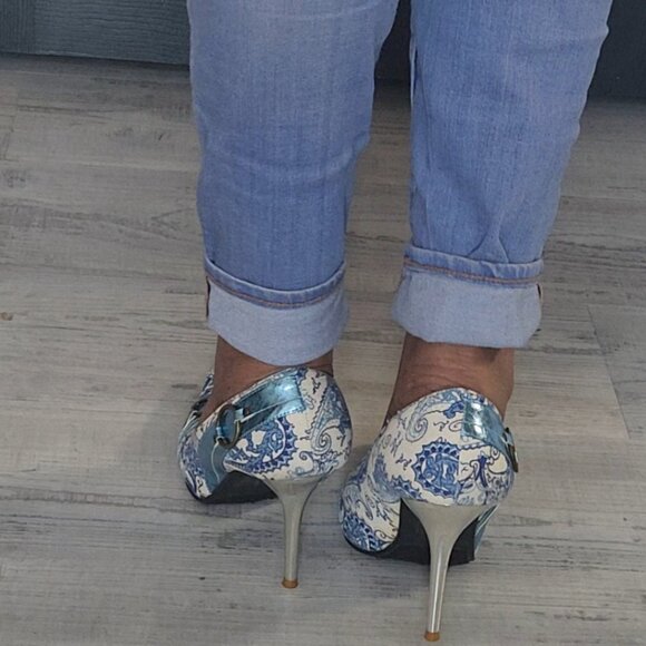 Unique Vintage Paisley Print Blue/Cream Fabric Heels Size 8.5 - Picture 5 of 10